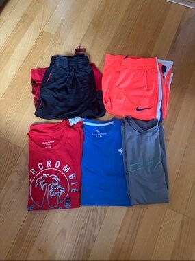 Bundle of t-shirts and shorts, size 15/16. In perfect condition.